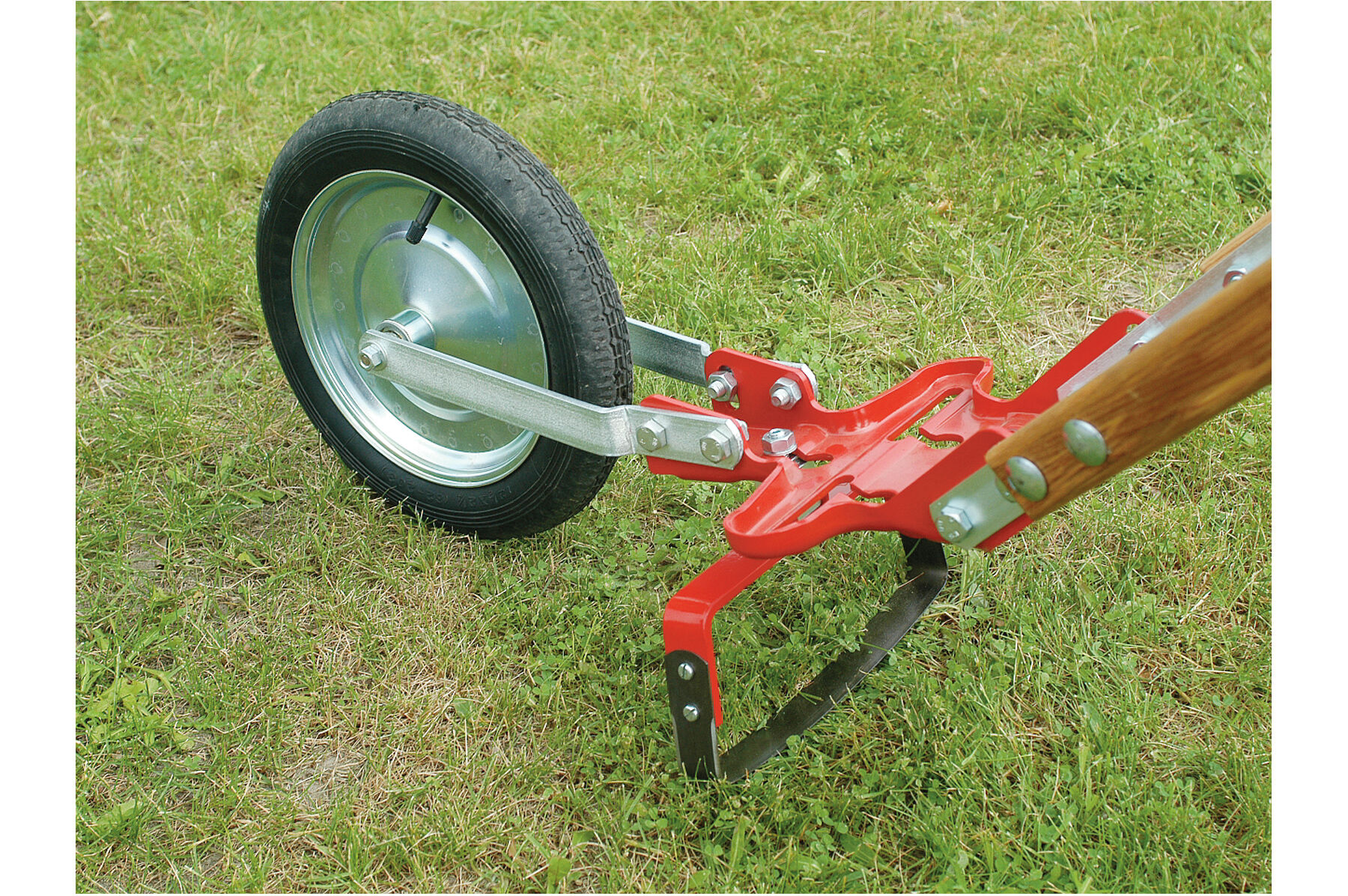 Center Mount Oscillating Hoe &ndash; 10" Glaser Wheel Hoe