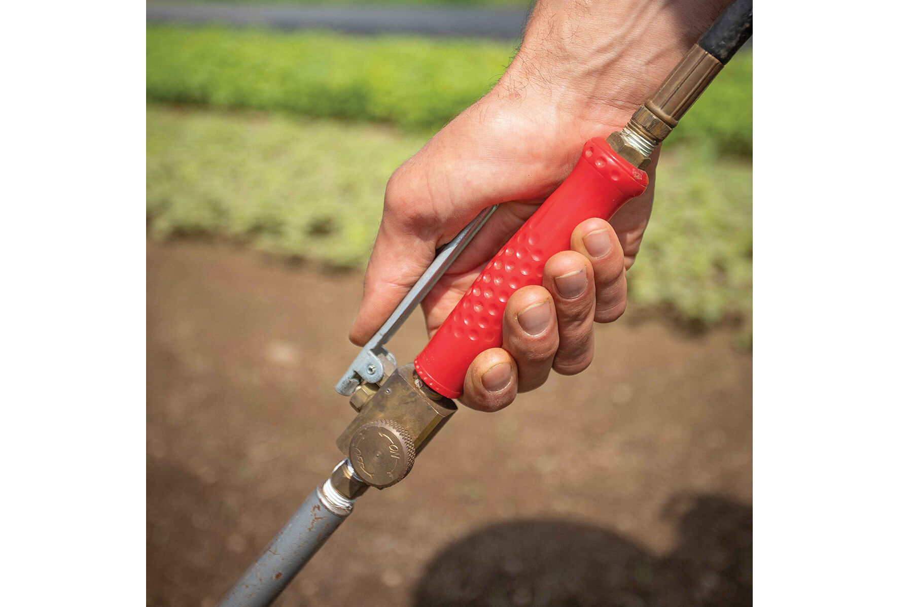 Squeeze Valve with Adjustable Pilot Flame Weeders