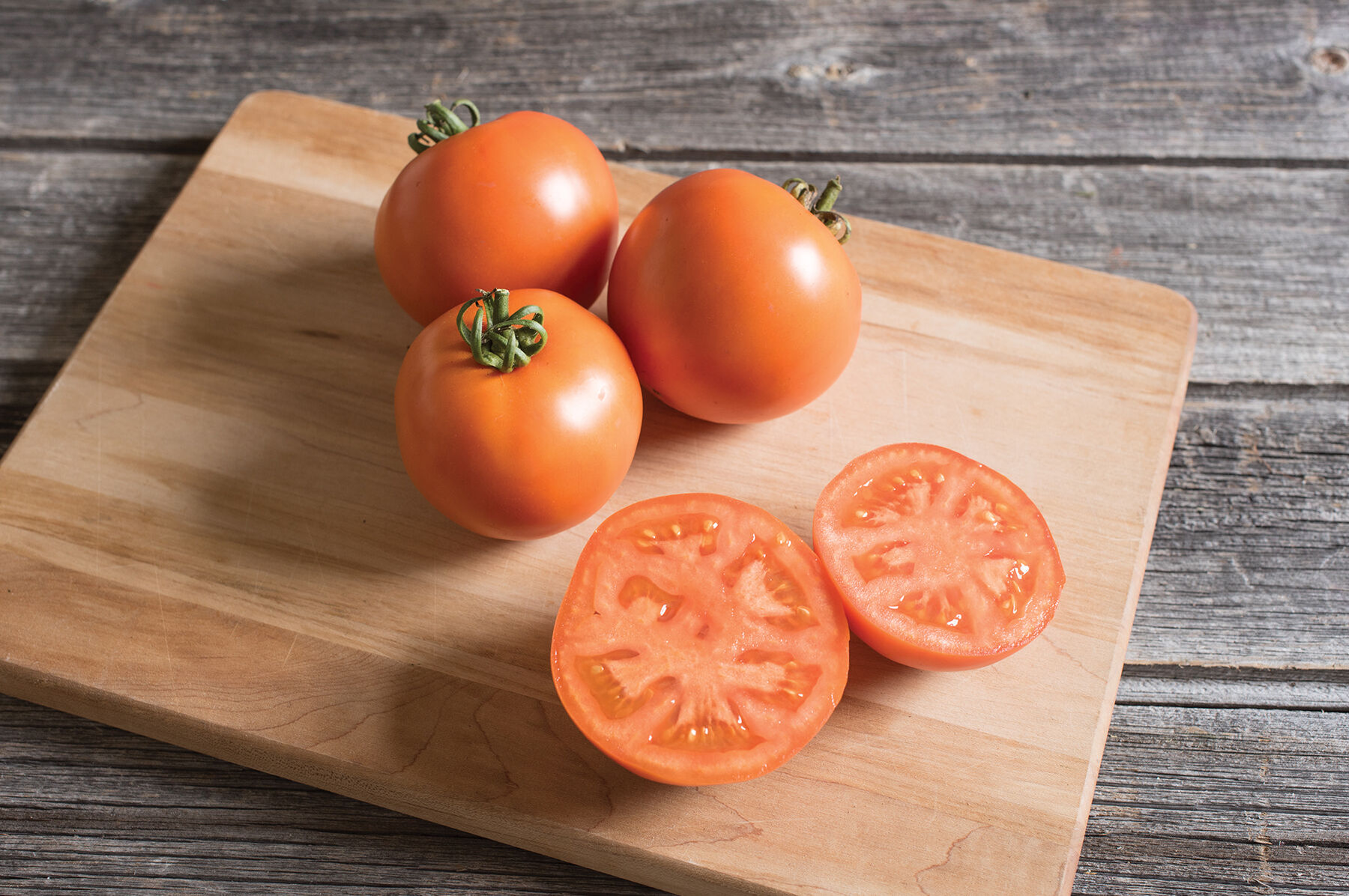 BHN 871 Slicing Tomatoes